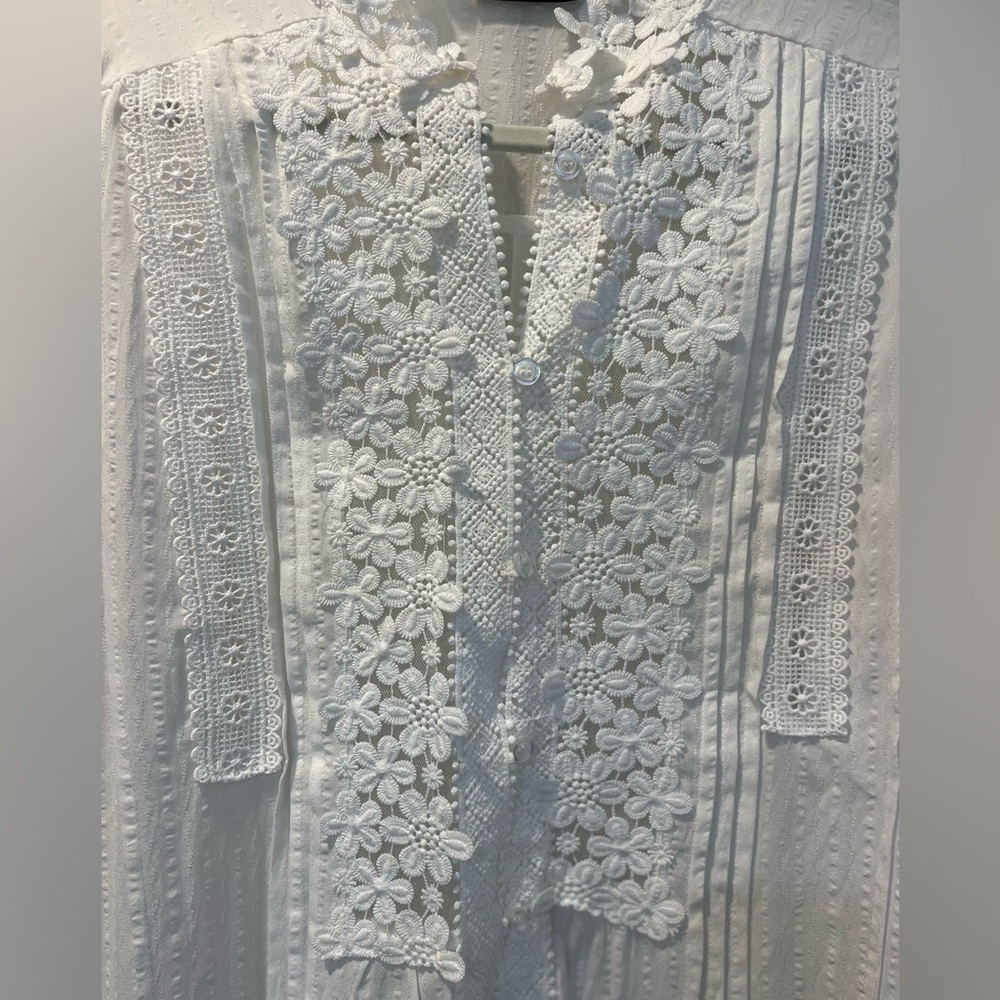 Vici White Floral Embroidered Blouse - Picture 10 of 11